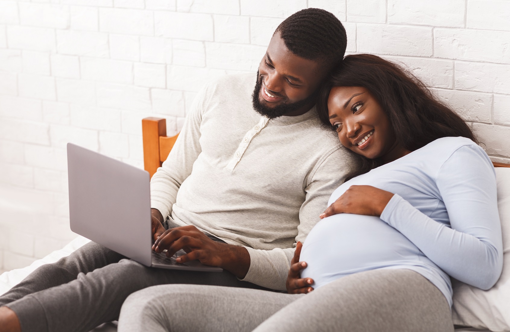 prenatal parents on computer